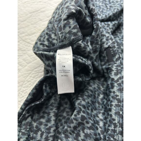Athleta High Rise Shorts Womens Sz 1X Blue Grey Leopard Print Compression Sport - Picture 6 of 6